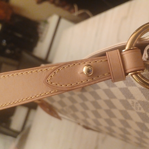 Authentic graceful - Picture 3 of 12